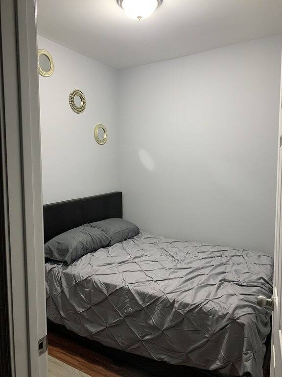 Comfy 4 bedroom Apartment in the center of Chicago! 15 mins from Downtown! in Chicago, Cook County