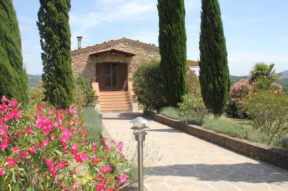 Landhaus, liebevoll renoviert im Olivenhain, großer Panorama Pool, Klima Anlage in Caldana, Gavorrano