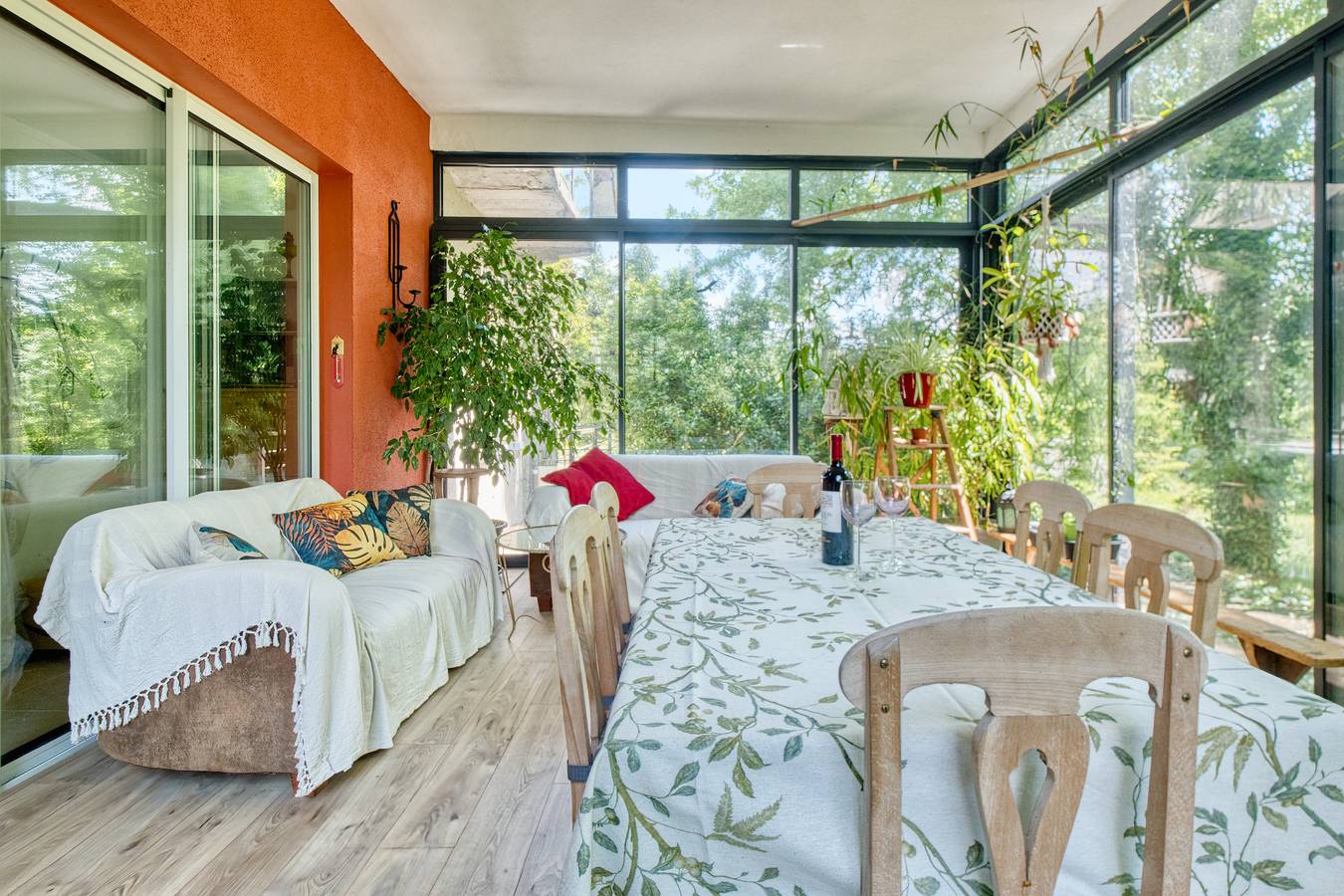 Apartamento inteiro, Apartamento 'Appartement La Montagne Sud' com jardim partilhado e acesso Wi-Fi in Allemans, Périgord Vert