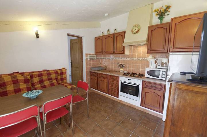 Gîte pour 4 personnes, avec jardin et piscine à Villecroze - 3