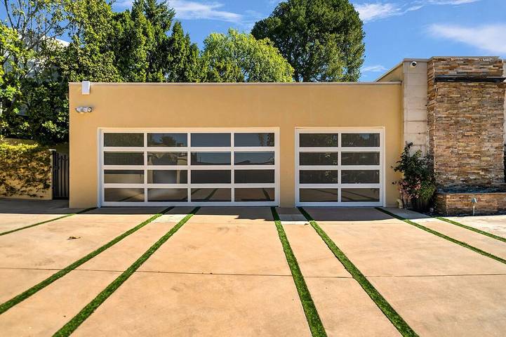 Villa pour 16 personnes, avec terrasse ainsi que jardin et jacuzzi, animaux acceptés à Beverly Hills - 2