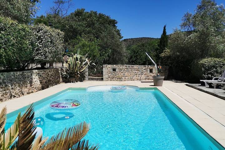 Gîte pour 6 personnes, avec Terrasse et Jardin à Montréal (Rhône-Alpes)