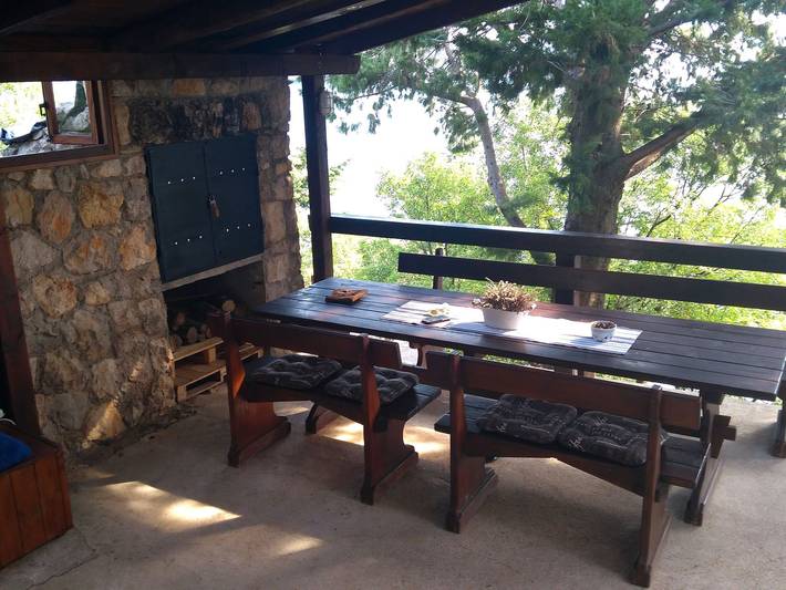 Ferienhaus für 6 Personen, mit Terrasse und Garten sowie Pool und Seeblick