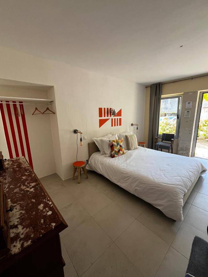 Location de vacances pour 2 personnes, avec vue ainsi que piscine et jardin à Bouchet - 4