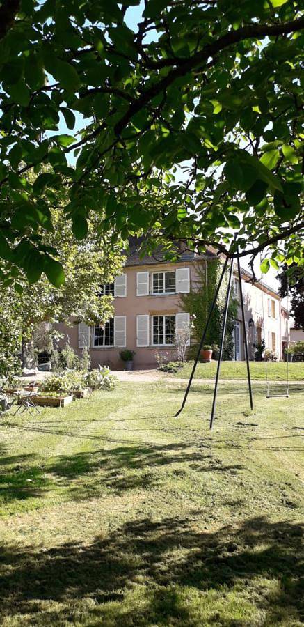 Gîte pour 2 personnes, avec terrasse ainsi que vue et jardin à Charolles - 3