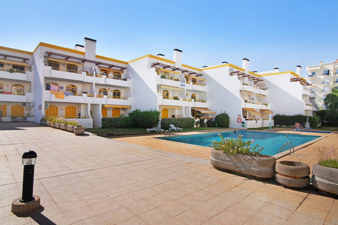 Ganze Wohnung, Ferienwohnung "Vila Mar Azul" mit Balkon, Gemeinschaftspool und Wlan in Quarteira, Faro Distrikt