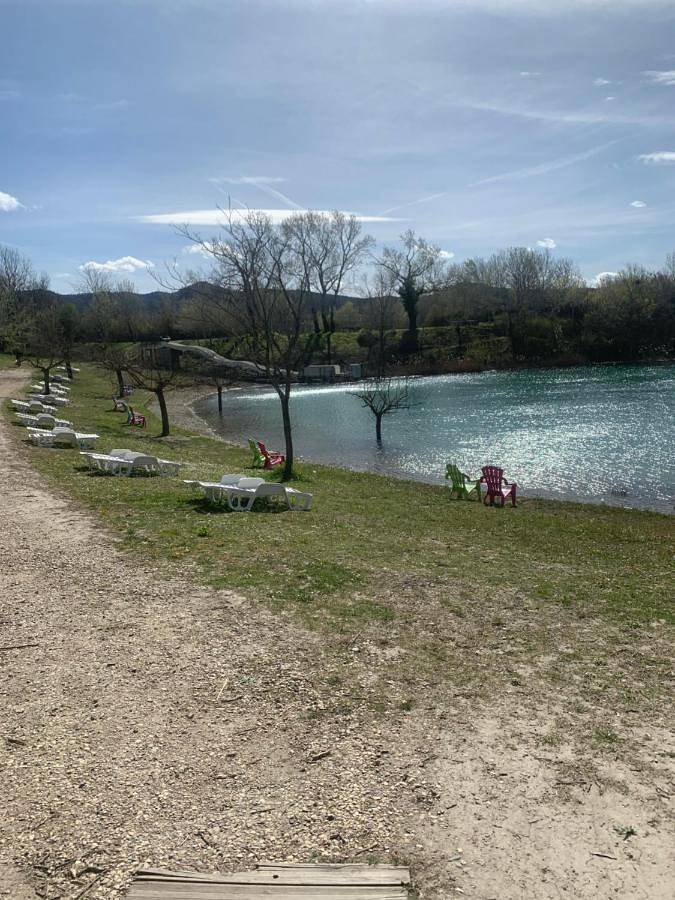 Camping pour 6 personnes, animaux acceptés à La Roque-d'Anthéron - 2