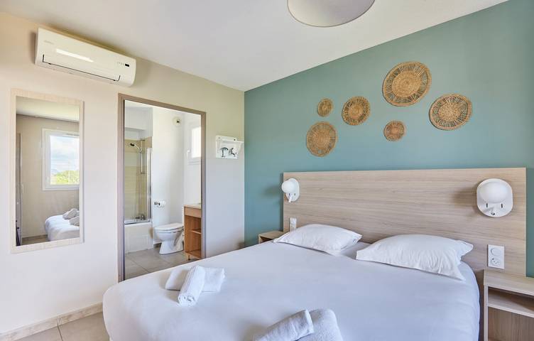 Gîte pour 2 personnes, avec sauna et piscine ainsi que terrasse et jardin, adapté aux familles à La Londe-les-Maures - 4