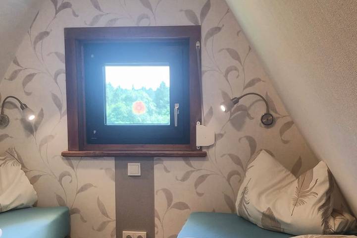 Ferienhaus für 4 Personen, mit Garten und Terrasse in Neuhaus am Rennweg - 2