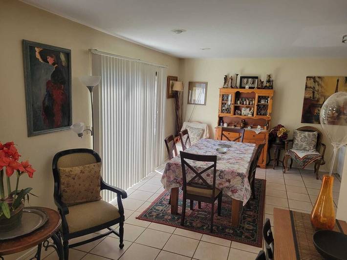 Vacation rental for 12 people, with terrace and yard as well as hot tub, with pets in Pasadena
