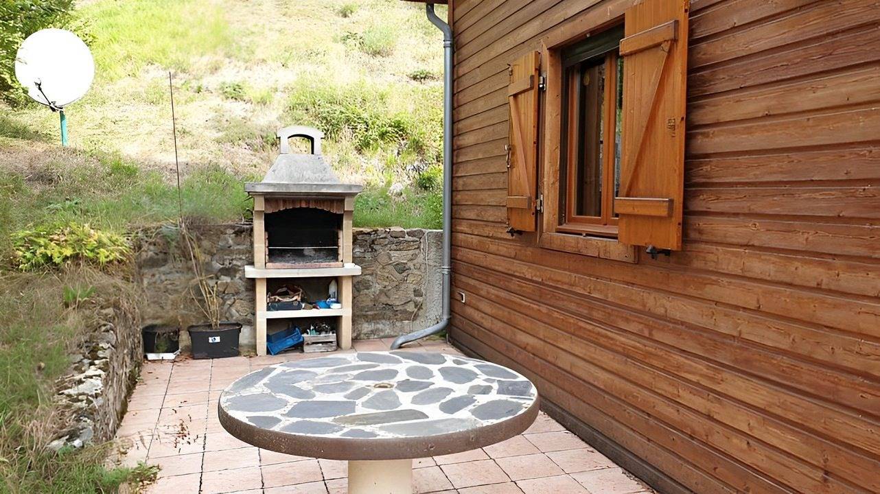 Chalet L'Alagnonnette à la campagne, hébergement pêche in Neussargues-Moissac, Région de Saint-Flour