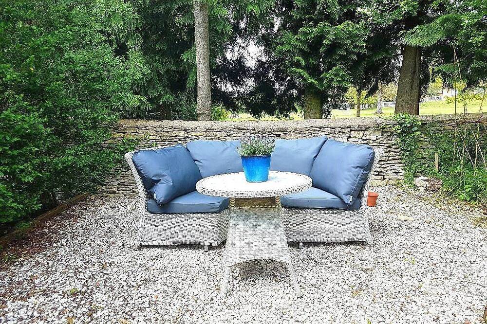 Cotswold Luxury, Cirencester, walks, pubs, shops in Cirencester, Gloucestershire