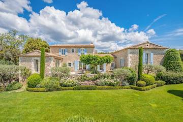 Location de vacances pour 8 personnes, avec jardin et terrasse, animaux acceptés à Gordes