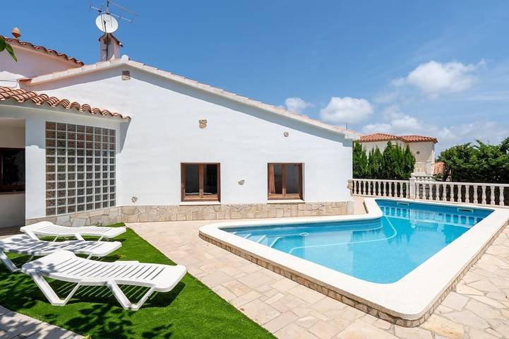 Casa vacanza per 7 persone, con balcone e piscina nonché giardino, con animali domestici in Vandellos i l'Hospitalet de l'Infant