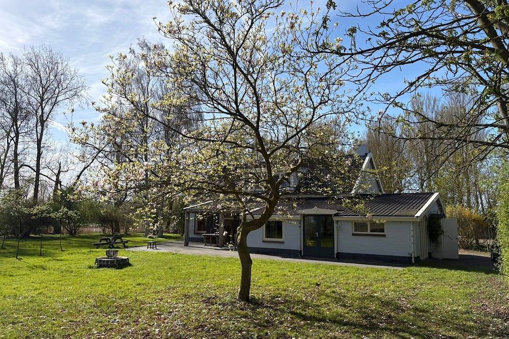 Group accommodation (18 persons) - Unique enjoyment in the heart of Zeeland. in Niederländische Nordsee