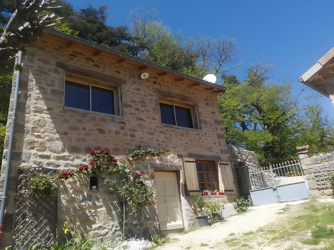 Maison de vacances « Loft de Charme La Rose Désirée » avec vue montagne et Wi-Fi in Saint-Jean-Chambre, Parc naturel régional des Monts d'Ardèche