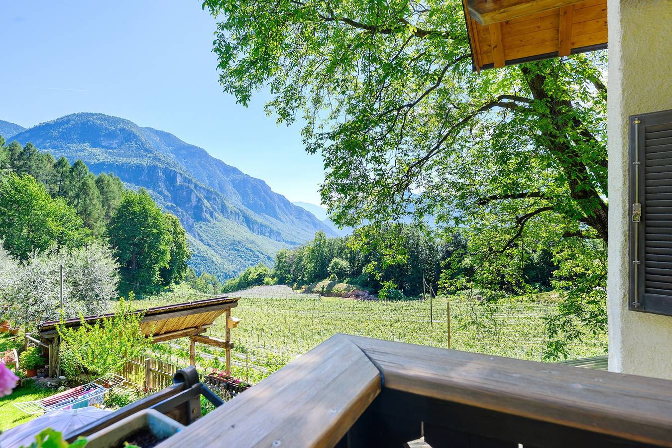 Zimmer 'Rienznerhof Morgensonne 1' mit Bergblick, Gemeinschaftsterrasse & Wlan in Gleno, Montan