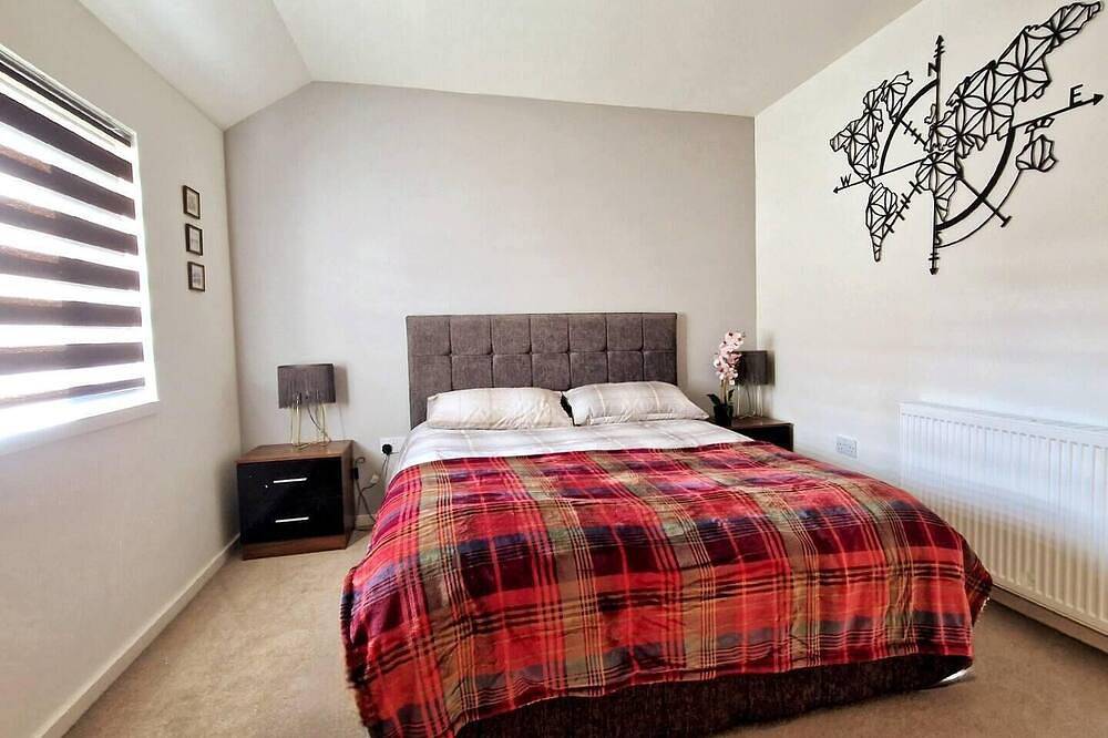 3 Bed House - Sleeps 5 - Garden - Parking - Wifi in Drumnadrochit, Highlands