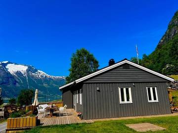 Ferienhaus für 8 Personen, mit Terrasse und Ausblick in Stryn