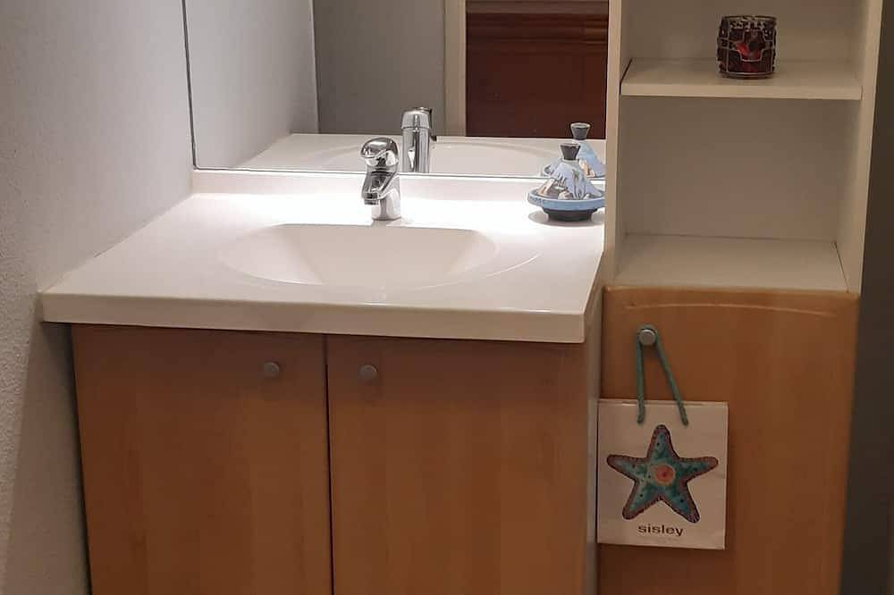 Appartement entier, Appartement dans résidence très calme avec piscine et parc in Cahors, Quercy
