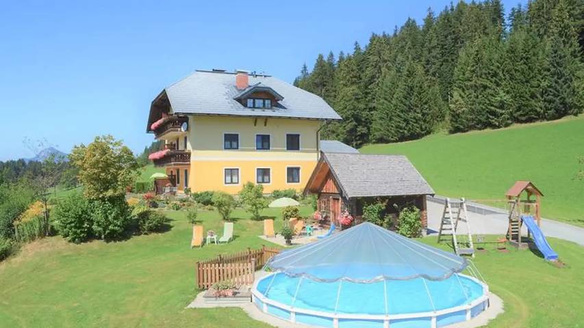 Ferienwohnung für 3 Personen, mit Garten und Pool sowie Balkon in Abtenau