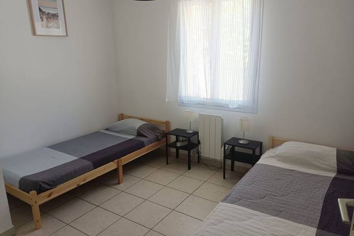 Location de vacances pour 8 personnes, avec jardin à Régusse - 2