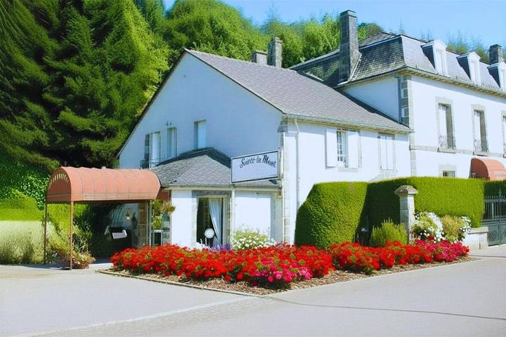 Hôtel pour 2 personnes, avec Terrasse ainsi que Jardin et Piscine à Saint-Martin-Valmeroux