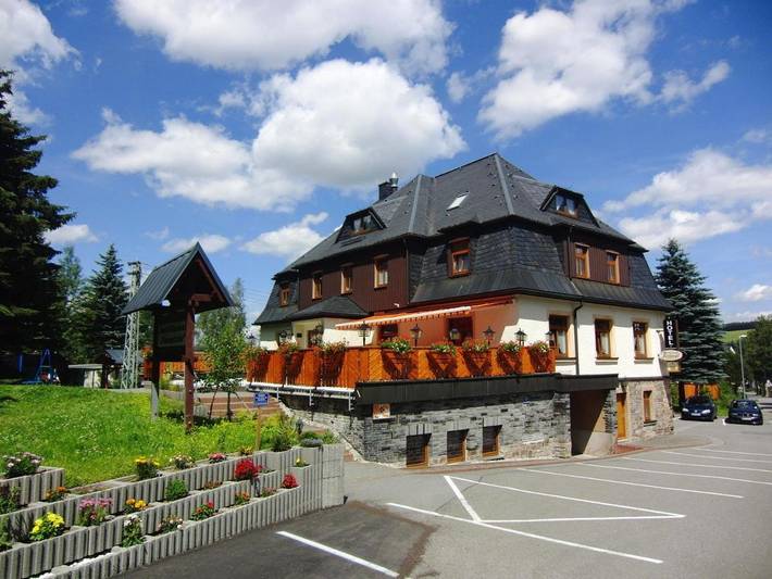 Hotel für 4 Personen, mit Terrasse und Garten sowie Sauna in Sehmatal
