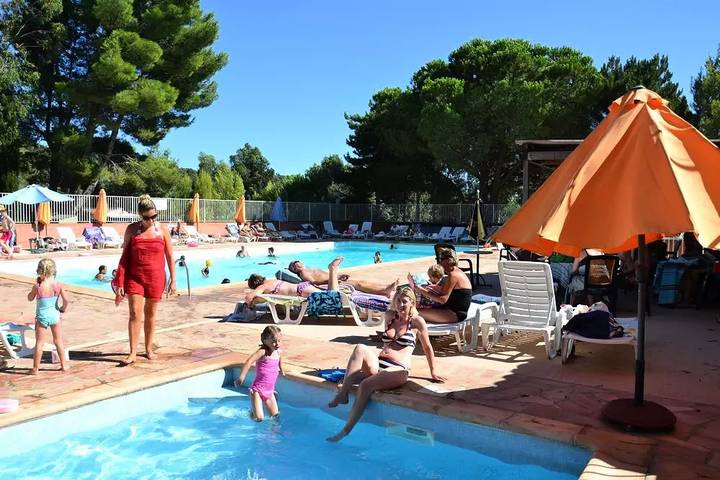 Mobil-Home 3 Pièces 4 Personnes Climatisé + TV in La Londe-les-Maures, Parc national de Port-Cros