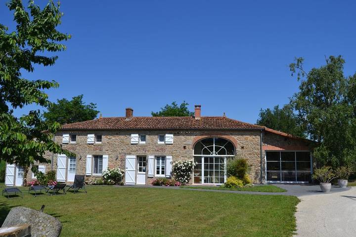 Chambre d’hôte pour 2 personnes, avec piscine et jardin à Treize-Vents
