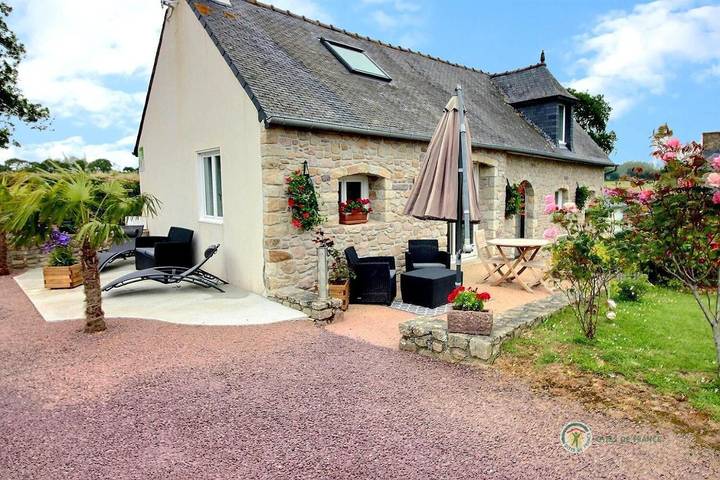 Location de vacances pour 2 personnes, avec terrasse et jardin, animaux acceptés à Pléhédel