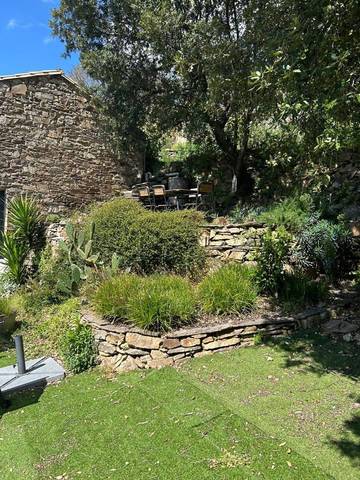Gîte pour 6 personnes, avec jardin et vue, animaux acceptés à Saint-Vincent-d'Olargues