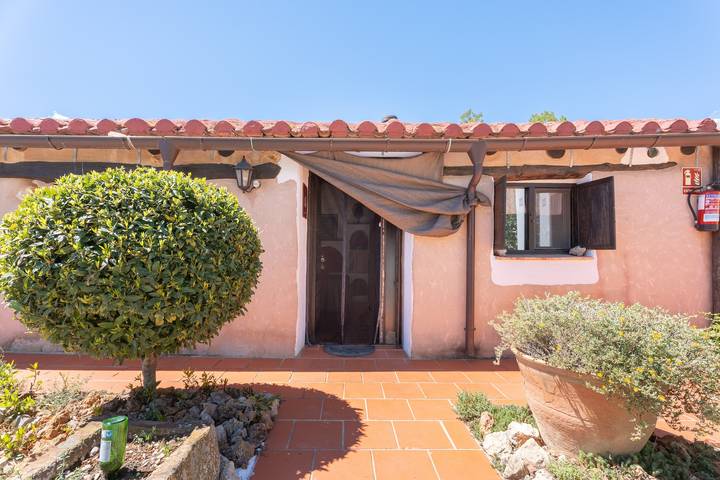 Apartment 'Cau' with Mountain Views, Shared Pool and Private Terrace in La Torre d'En Besora, Castellón Province