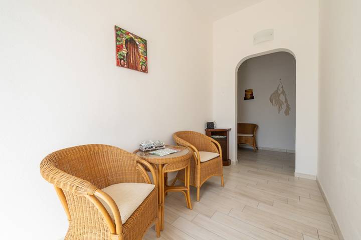 Appartement entier, Appartement 'Da Miky Casa Vacanze 1' avec vue sur la montagne, Wi-Fi et climatisation in Teulada (Italie), Province de Cagliari