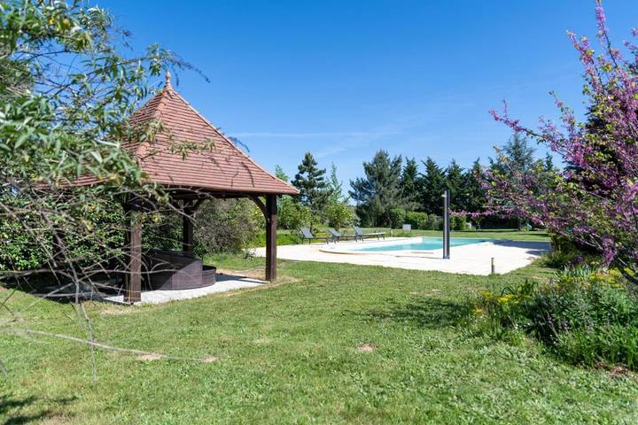 Chambre d’hôte pour 2 personnes, avec terrasse ainsi que piscine et jardin à Rouffignac-Saint-Cernin-de-Reilhac - 2