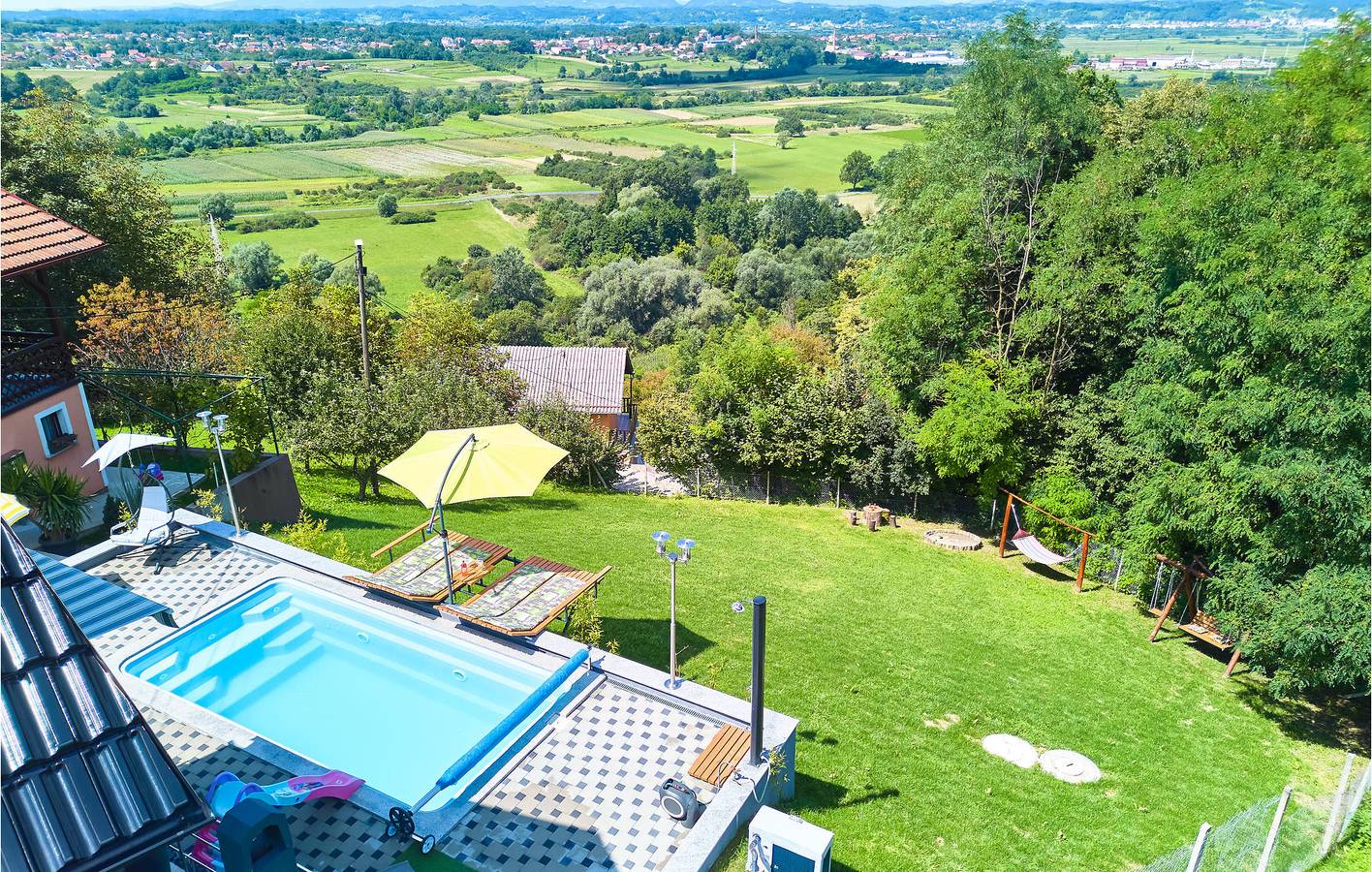 Apartamento moderno con piscina, terraza y barbacoa, a 2,5 km de la localidad de Donja Stubica in Condado de Krapina-Zagorje