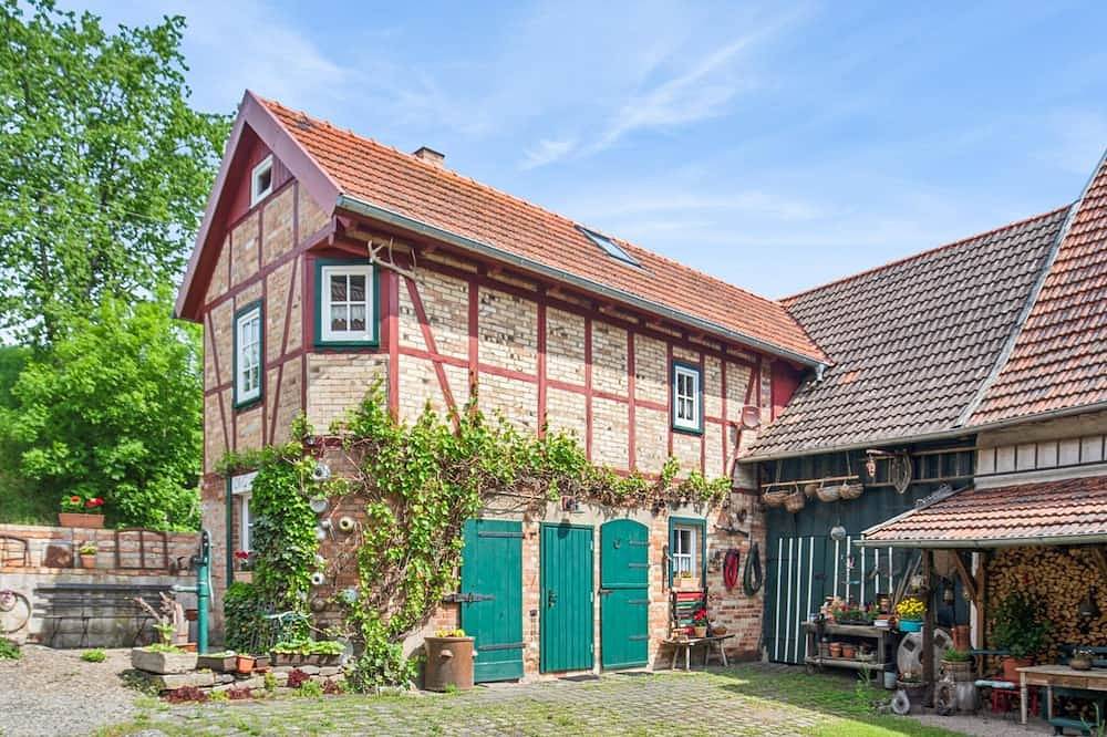 Rustikales Haus bei alter Farm im Süd-Harz in Sangerhausen, Harzvorland