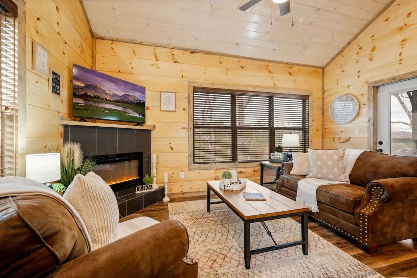 Ganze Wohnung, New Build Hot Tub Fireplace in Pigeon Forge, Sevier County