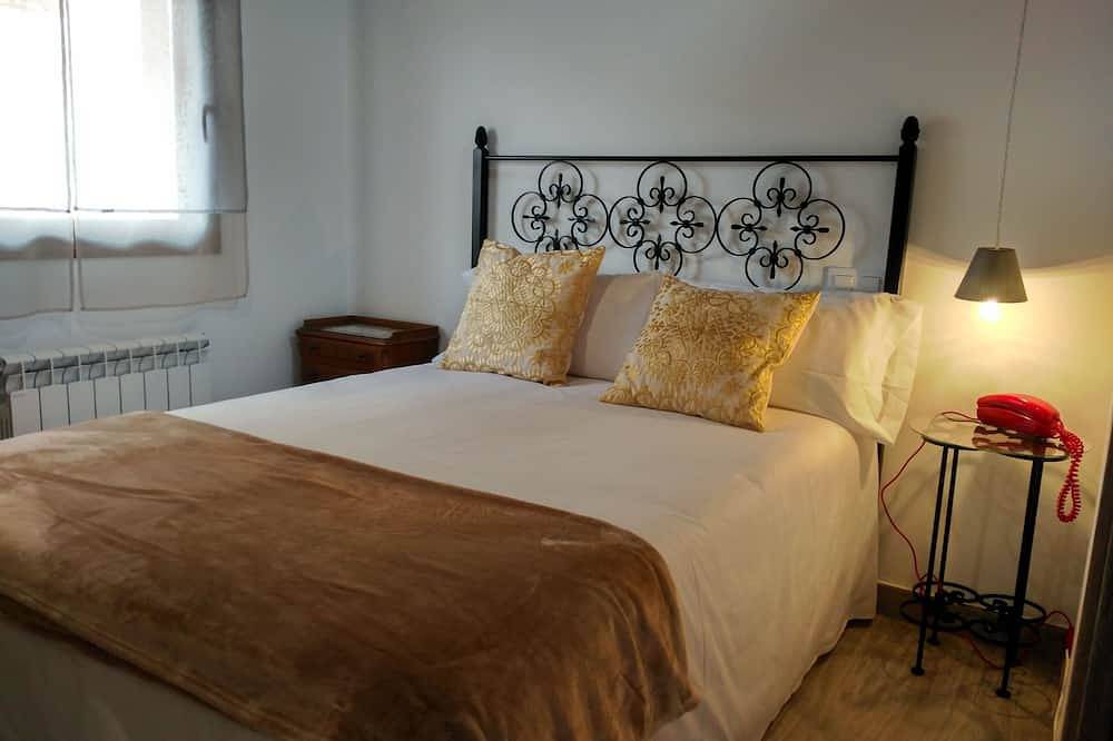 Entire apartment, C R *** Apartment Planeta Vera (Oak), designed for families and groups in Jarandilla de la Vera, Cáceres Region