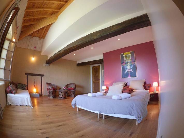 Location de vacances pour 5 personnes, avec Terrasse et Jardin ainsi que Piscine et Sauna à Saint-Esteben