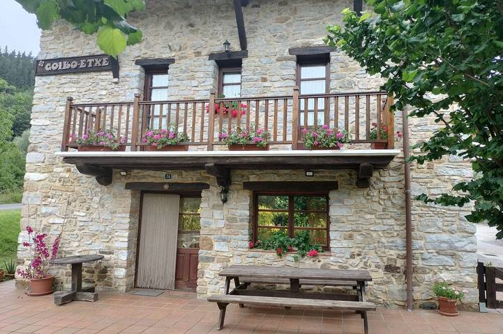 Gîte pour 8 personnes, avec Balcon et Jardin