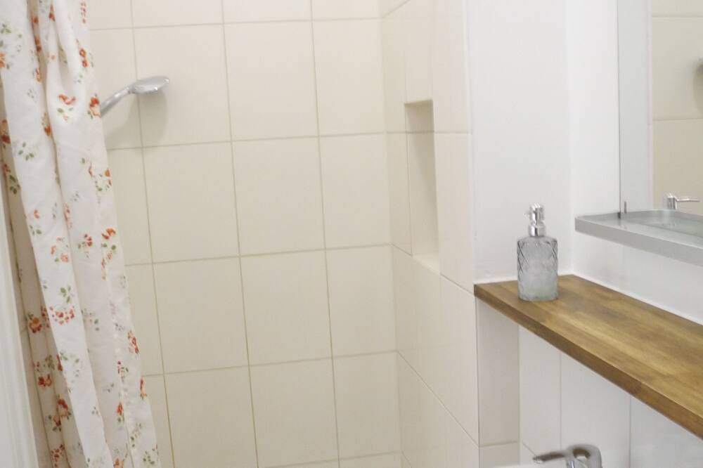 Ganze Wohnung, 2 Zimmer Vintage Apartment | Prenzlauer Berg in Prenzlauer Berg Berlin, Berlin