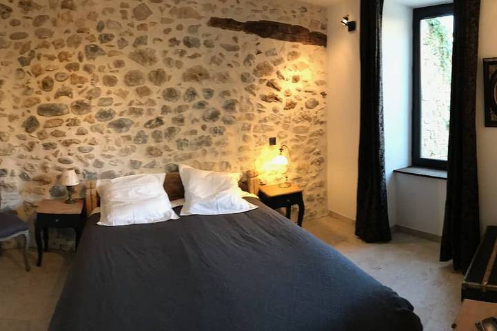 Gîte pour 10 personnes, avec jardin et piscine à Vallon-Pont-d'Arc - 2