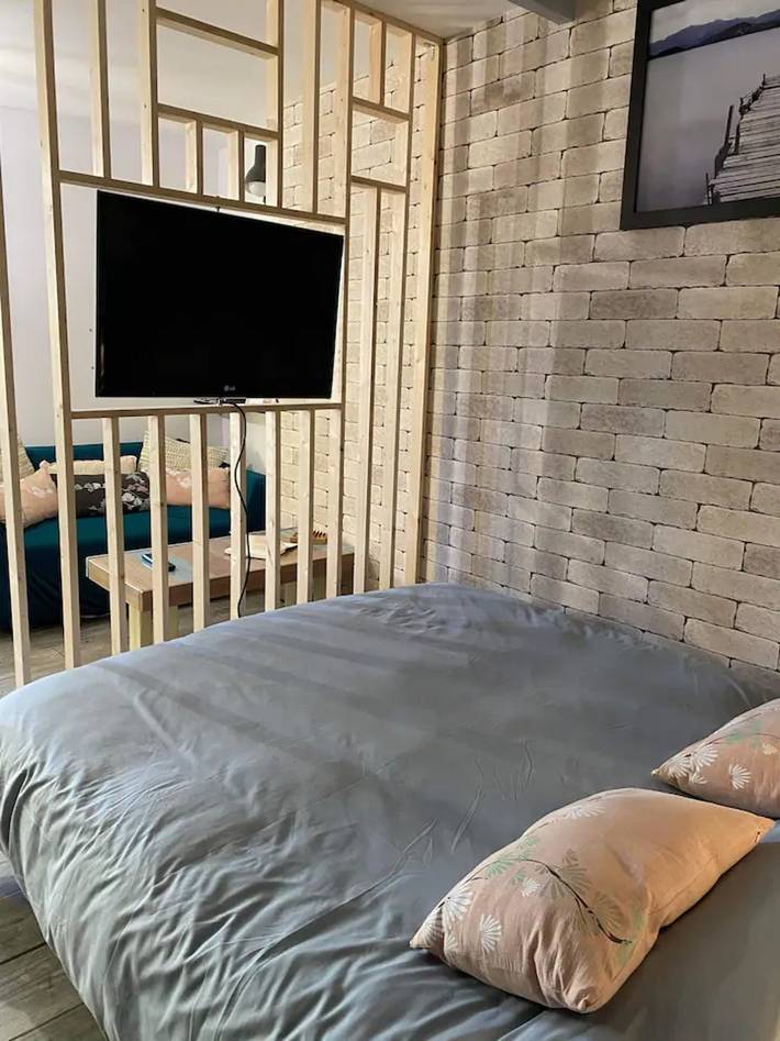 Studio entier, Studio 'La Noisette' avec terrasse privée, jardin privé et Wi-Fi in Équemauville, Région de Lisieux