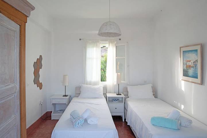 Location de vacances pour 6 personnes, avec jardin ainsi que piscine et balcon dans Píso Livádi - 4