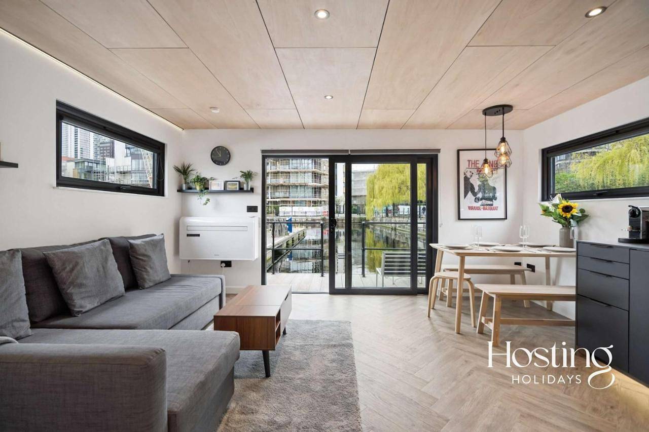The Nautilus - Luxury 2-Bed Floating Home in Tower Hamlets, London