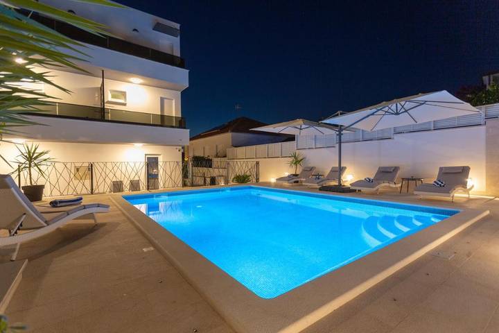 Alojamiento y desayuno para 2 personas, con piscina y terraza - 1