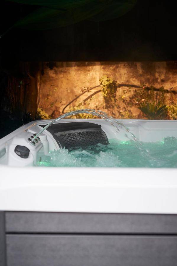 Location de vacances pour 2 personnes, avec piscine et sauna ainsi que jacuzzi et jardin à Ploubalay - 3