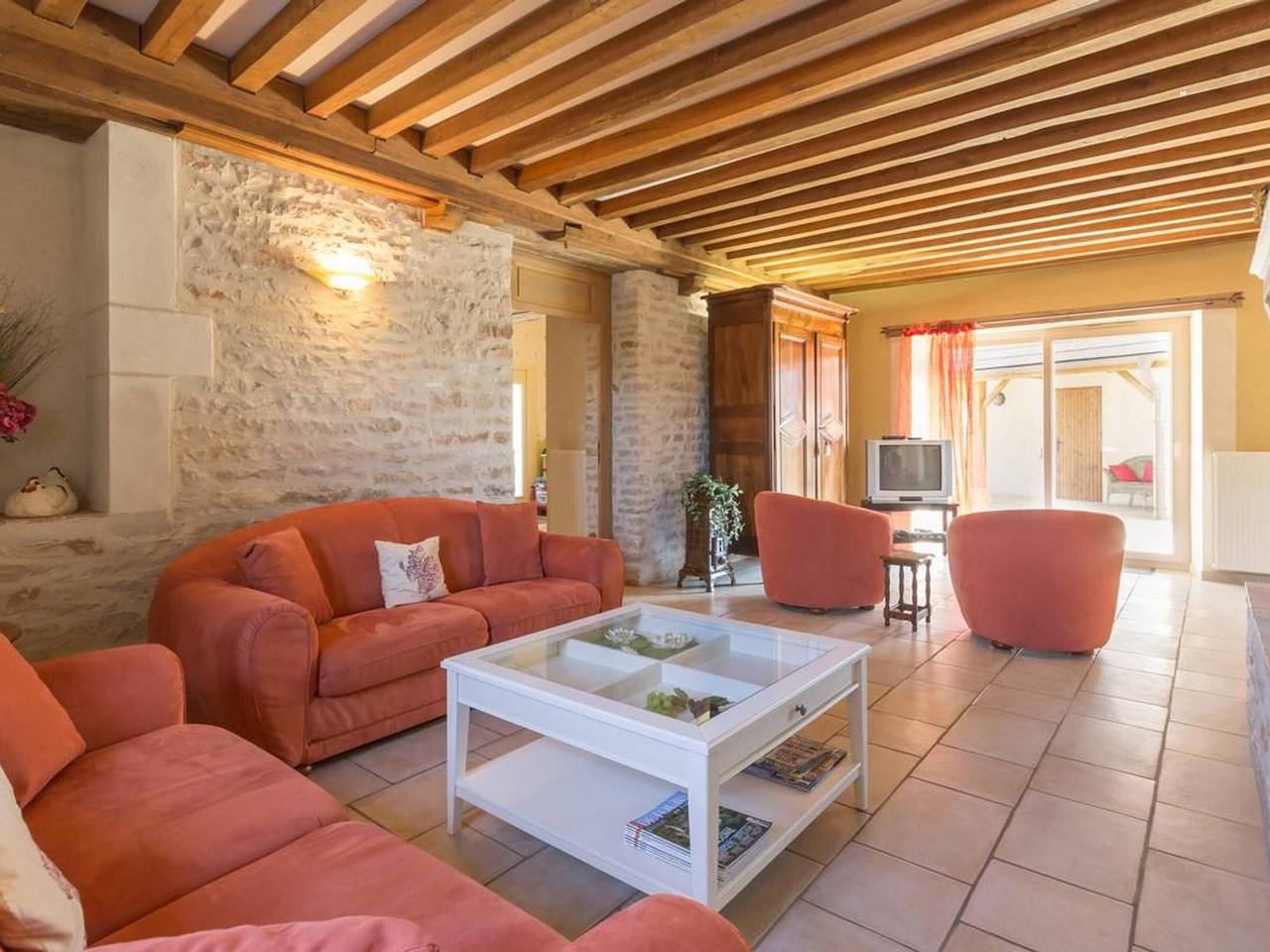 Gîtes de charme avec piscine et nature près de Dijon in Saussy, Région de Dijon