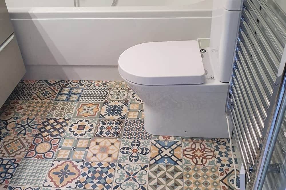 House in beautiful Collioure with pool and sea views from both balconies in La Côte Vermeille, Collioure